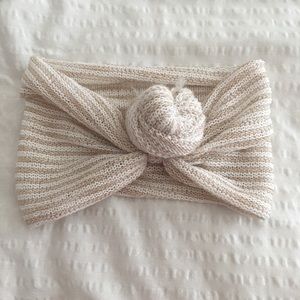 Izzy’s grace top knot